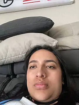 Snapshot of honey_kendalll chatting on February 28, 3:13 pm honey kendalll online show from February 28, 3:13 pm