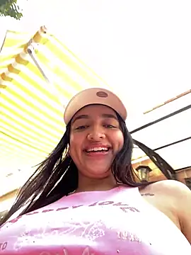 Snapshot of honey_kendalll chatting on March 2, 11:39 am honey kendalll online show from March 2, 11:39 am