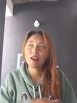 Snapshot of Velvet_Moon33 chatting on April 12, 6:46 pm Velvet Moon33 online show from April 12, 6:46 pm