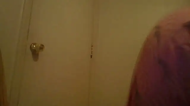 Snapshot of KellyKardashian chatting on February 21, 12:22 am KellyKardashian online show from February 21, 12:22 am