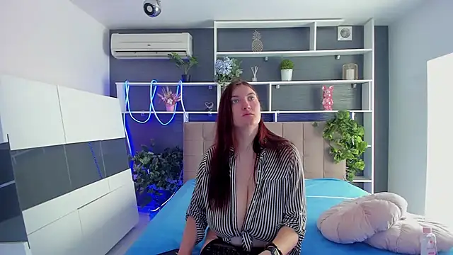 StephieRousee online show from March 11, 6:19 am