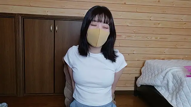 Snapshot of minami_room chatting on June 4, 5:35 am minami room online show from June 4, 5:35 am