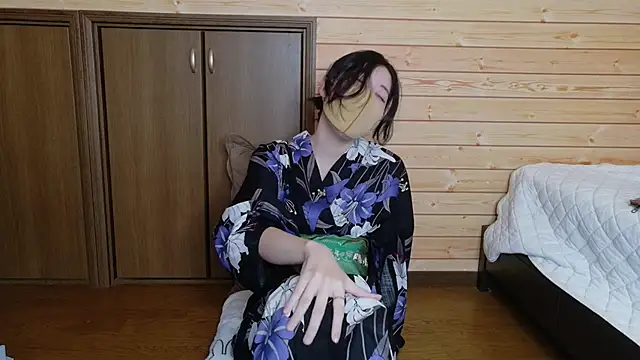 Snapshot of minami_room chatting on June 6, 5:12 am minami room online show from June 6, 5:12 am