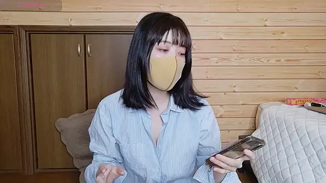 Snapshot of minami_room chatting on June 13, 1:36 am minami room online show from June 13, 1:36 am