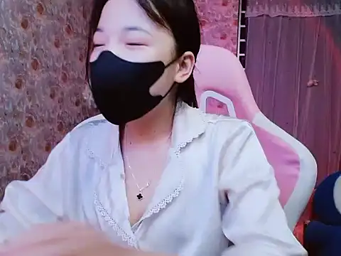 -Tamy- online show from April 21, 2:23 pm