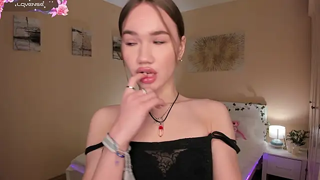 Snapshot of SweetNova_ chatting on February 7, 9:35 am SweetNova online show from February 7, 9:35 am