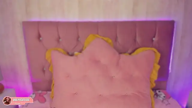 alyy cut3 online show from March 26, 9:09 pm