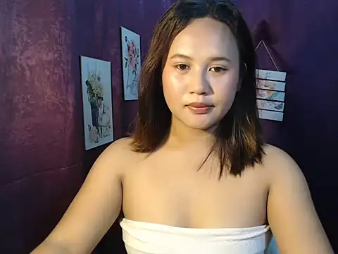 Snapshot of creamycarra chatting on June 19, 9:35 am creamycarra online show from June 19, 9:35 am