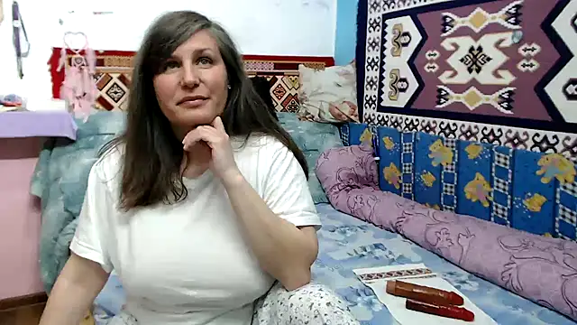 Snapshot of Adelinemilf chatting on April 28, 1:49 pm Adelinemilf online show from April 28, 1:49 pm