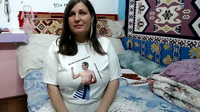 Snapshot of Adelinemilf chatting on April 29, 1:48 pm Adelinemilf online show from April 29, 1:48 pm