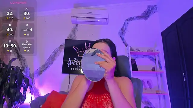 Violett hott  online show from February 25, 1:10 pm