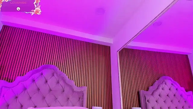 Violett hott  online show from April 1, 1:41 pm