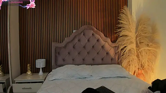 Violett hott  online show from April 16, 12:17 pm