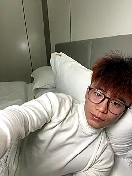 linfei123321 online show from January 8, 9:44 am