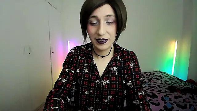 HoneyValentine online show from February 7, 8:45 pm