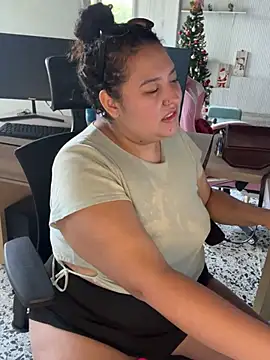 cutiepeach   online show from January 10, 1:24 pm