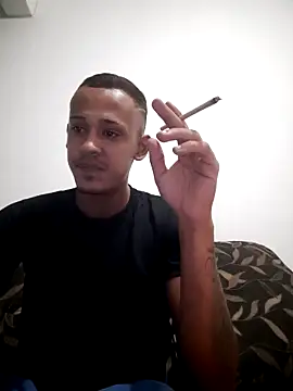 Snapshot of Magrinhodelicia011 chatting on March 29, 12:10 am Magrinhodelicia011 online show from March 29, 12:10 am