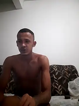 Snapshot of Magrinhodelicia011 chatting on April 2, 12:30 am Magrinhodelicia011 online show from April 2, 12:30 am