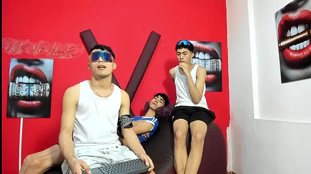 Snapshot of AVENGER_BOYS2026 chatting on April 27, 7:23 pm AVENGER BOYS2026 online show from April 27, 7:23 pm