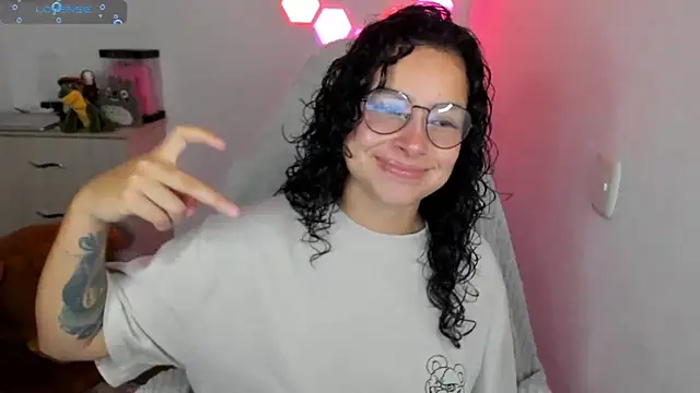 emillyaqua online show from January 6, 9:07 pm