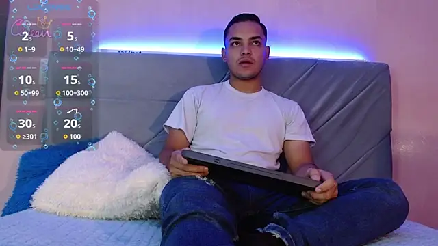 studentdeivy  online show from February 25, 10:58 am