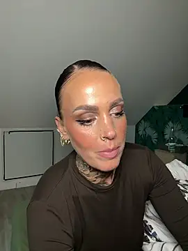 Snapshot of venustattoue chatting on June 12, 4:17 pm venustattoue online show from June 12, 4:17 pm