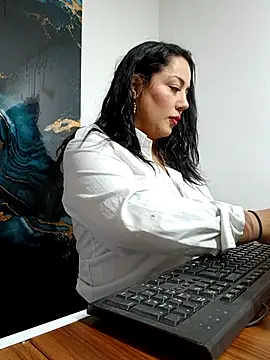 roousehoney online show from January 7, 8:11 pm