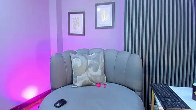 Thecrazyadams  online show from April 12, 10:59 pm