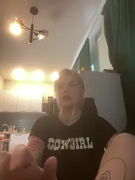 DriveThruDolls online show from January 17, 11:15 am