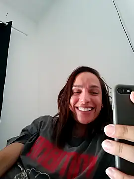 ofjuliaa online show from May 3, 7:31 pm