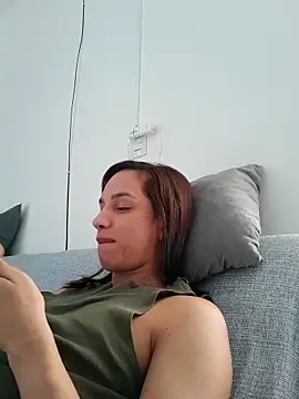 ofjuliaa online show from May 5, 2:36 pm