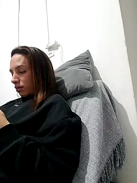ofjuliaa online show from June 18, 2:56 am
