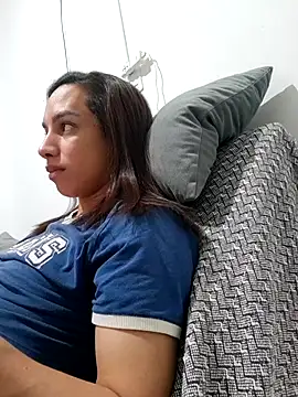 ofjuliaa online show from July 13, 6:16 am