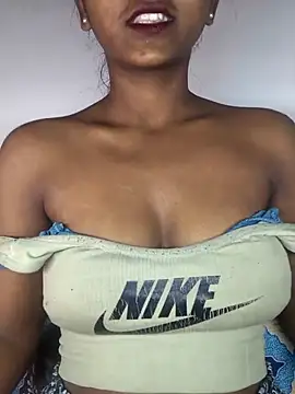 Snapshot of Royal-girl78 chatting on January 6, 4:11 pm Royal-girl78 online show from January 6, 4:11 pm