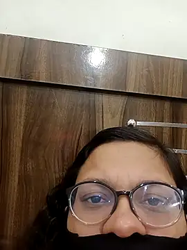 piryasharma005 online show from January 18, 3:43 am