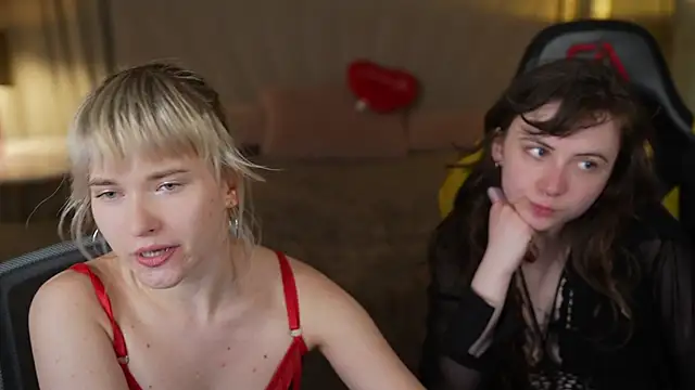 Snapshot of Orly_flame chatting on April 29, 5:30 pm Orly flame online show from April 29, 5:30 pm