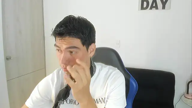 Snapshot of JAAMESSBROWN chatting on February 21, 1:01 pm JAAMESSBROWN online show from February 21, 1:01 pm