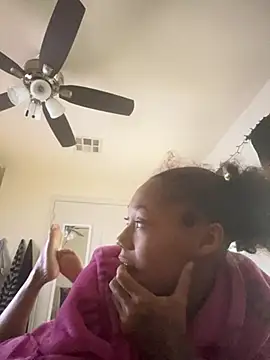 Tamiii420 online show from April 4, 1:30 pm