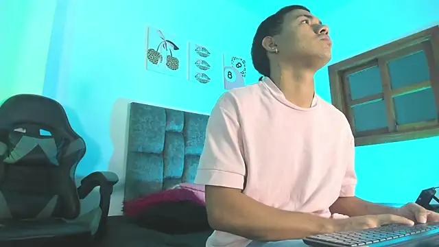 Liamsubtle01 online show from April 9, 11:04 am