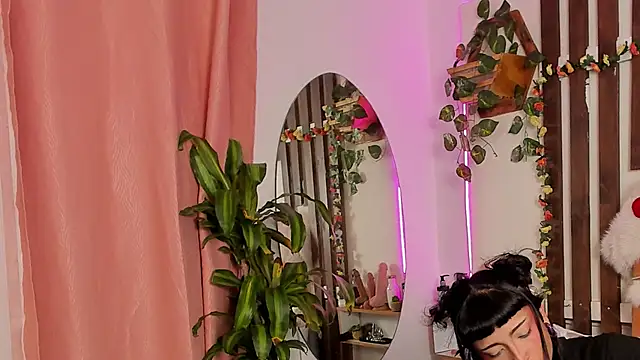 Snapshot of MeowMota_ chatting on January 18, 6:12 pm MeowMota online show from January 18, 6:12 pm