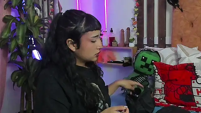 Snapshot of MeowMota_ chatting on February 4, 6:03 pm MeowMota online show from February 4, 6:03 pm