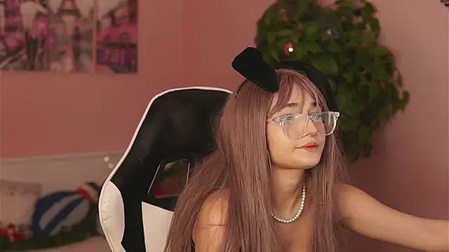 Lily  Loo online show from January 9, 3:15 pm