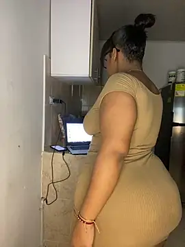 Snapshot of NataliaMillers chatting on May 22, 1:02 am NataliaMillers online show from May 22, 1:02 am
