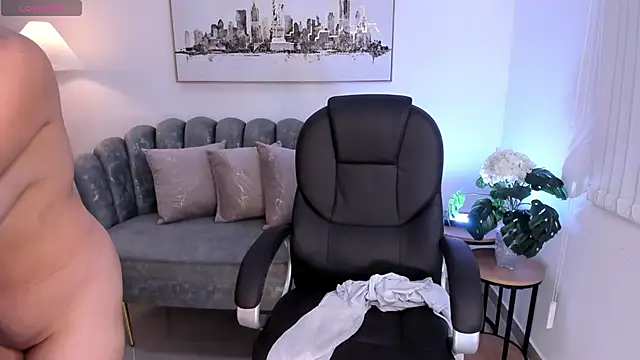 Snapshot of thiara_scarlet_ chatting on February 24, 8:18 pm thiara scarlet online show from February 24, 8:18 pm