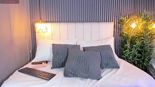 LunaKarther online show from February 7, 10:08 am