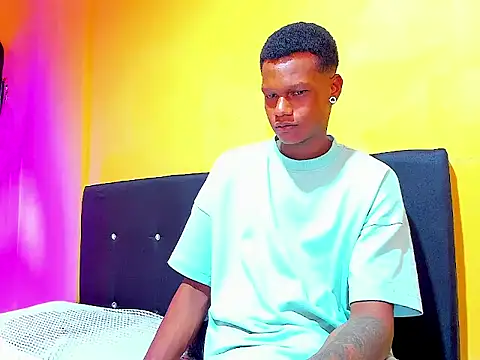 Snapshot of aunstin_mohamme chatting on January 7, 8:00 pm aunstin mohamme online show from January 7, 8:00 pm