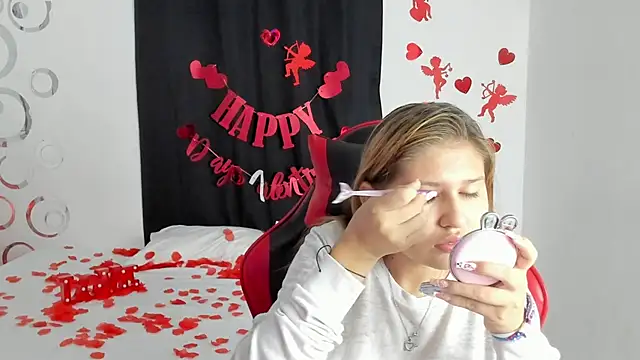 Snapshot of Bella_Blanca chatting on February 19, 12:12 pm Bella Blanca online show from February 19, 12:12 pm