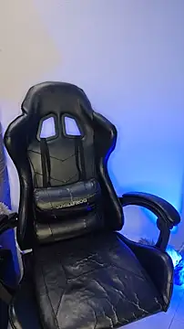 Snapshot of Girl_kataleya10 chatting on February 25, 12:20 am Girl kataleya10 online show from February 25, 12:20 am