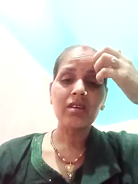 Snapshot of Hasmi_hot09 chatting on May 17, 6:15 pm Hasmi hot09 online show from May 17, 6:15 pm