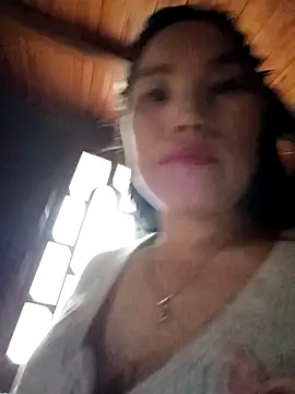 Snapshot of yu--yo chatting on February 3, 8:52 am yu--yo online show from February 3, 8:52 am